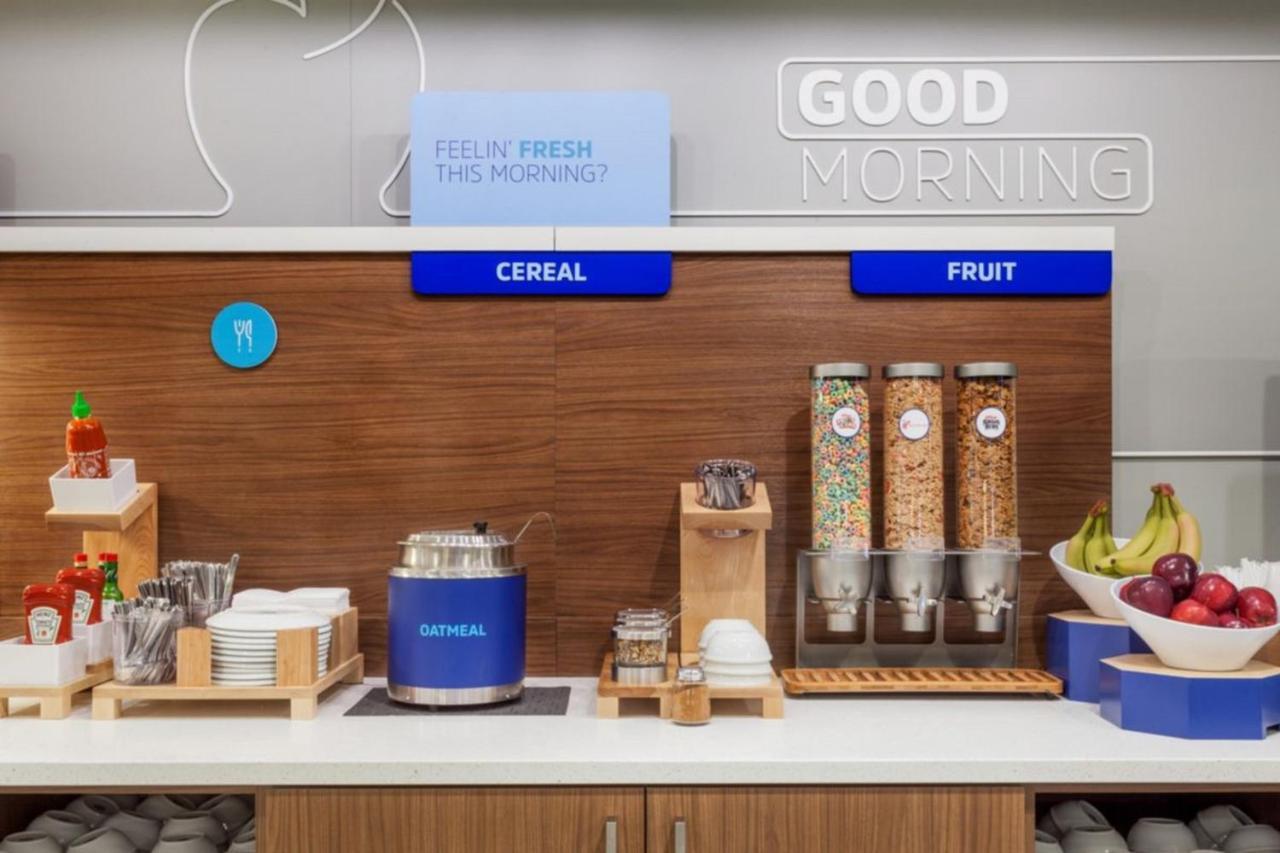 Holiday Inn Express & Suites Windsor East - Lakeshore By Ihg Tecumseh Eksteriør bilde