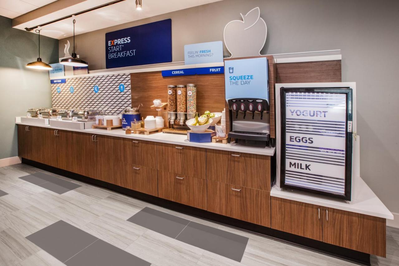 Holiday Inn Express & Suites Windsor East - Lakeshore By Ihg Tecumseh Eksteriør bilde