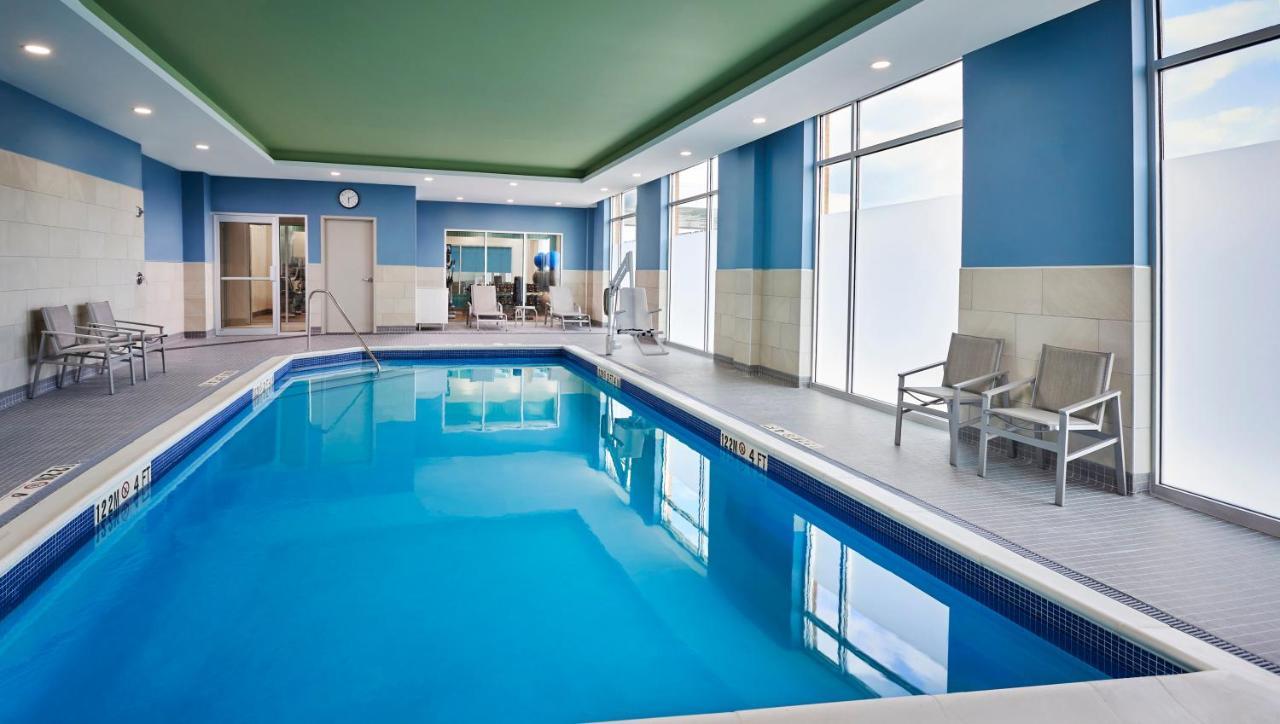Holiday Inn Express & Suites Windsor East - Lakeshore By Ihg Tecumseh Eksteriør bilde
