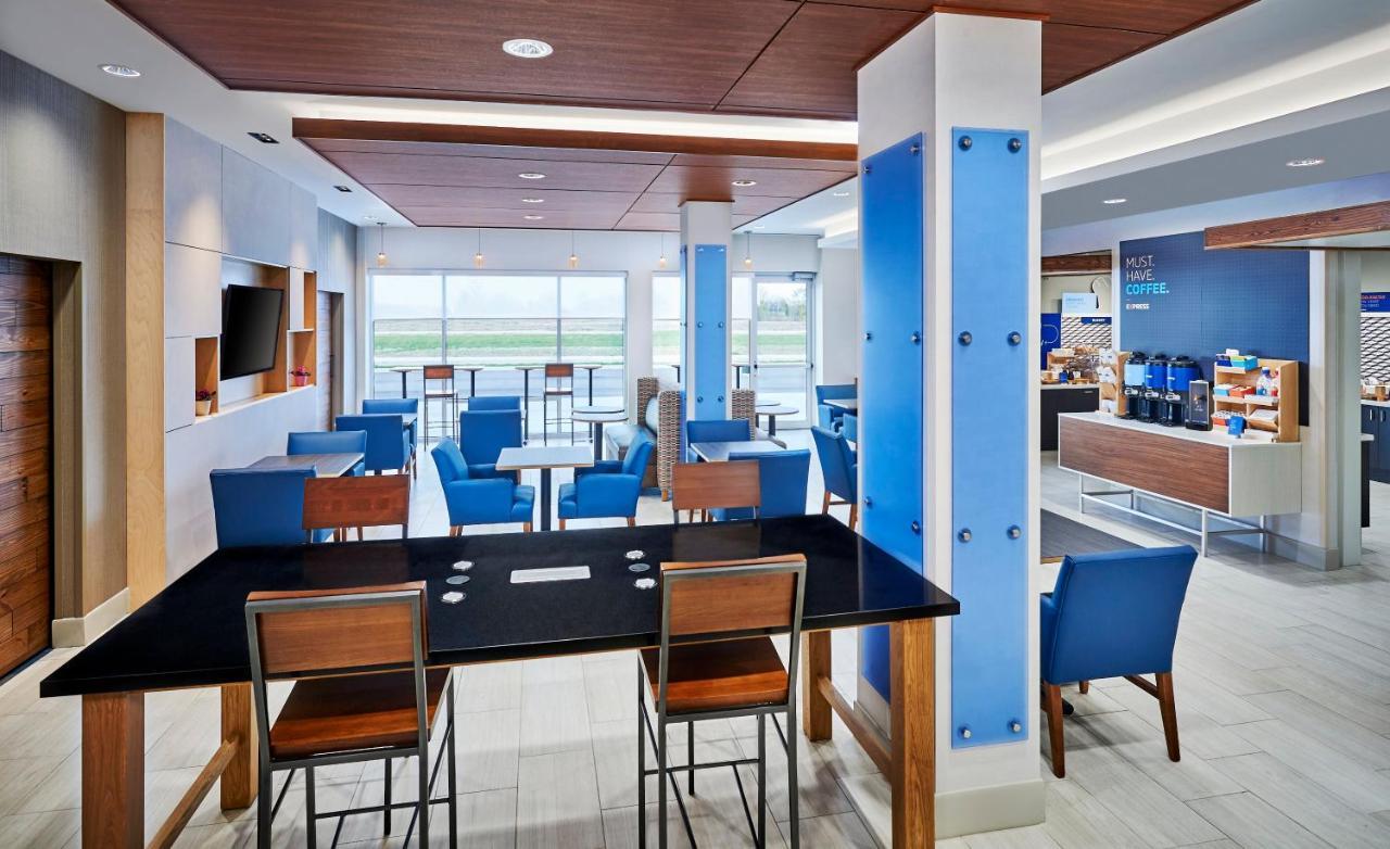 Holiday Inn Express & Suites Windsor East - Lakeshore By Ihg Tecumseh Eksteriør bilde