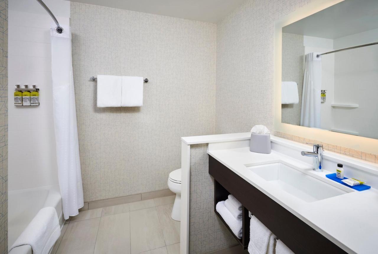 Holiday Inn Express & Suites Windsor East - Lakeshore By Ihg Tecumseh Eksteriør bilde