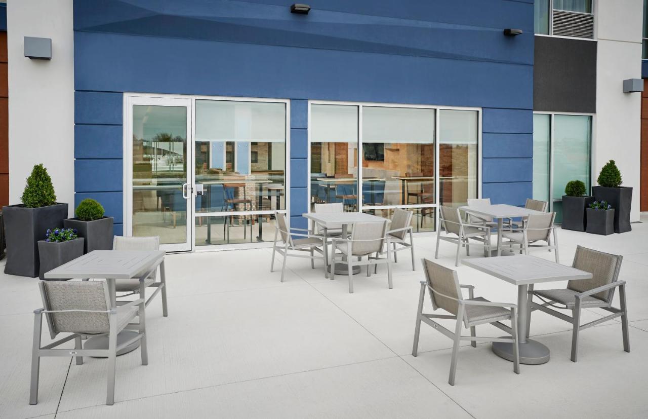 Holiday Inn Express & Suites Windsor East - Lakeshore By Ihg Tecumseh Eksteriør bilde