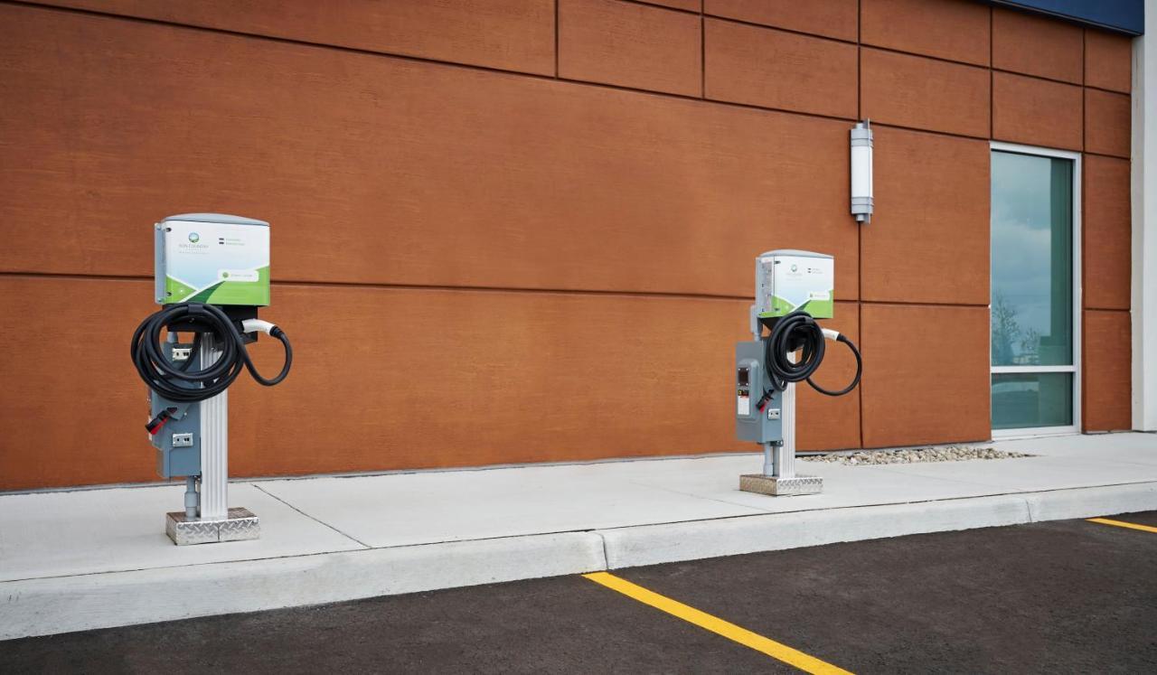 Holiday Inn Express & Suites Windsor East - Lakeshore By Ihg Tecumseh Eksteriør bilde