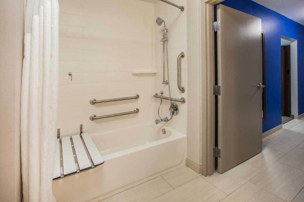 Holiday Inn Express & Suites Windsor East - Lakeshore By Ihg Tecumseh Eksteriør bilde